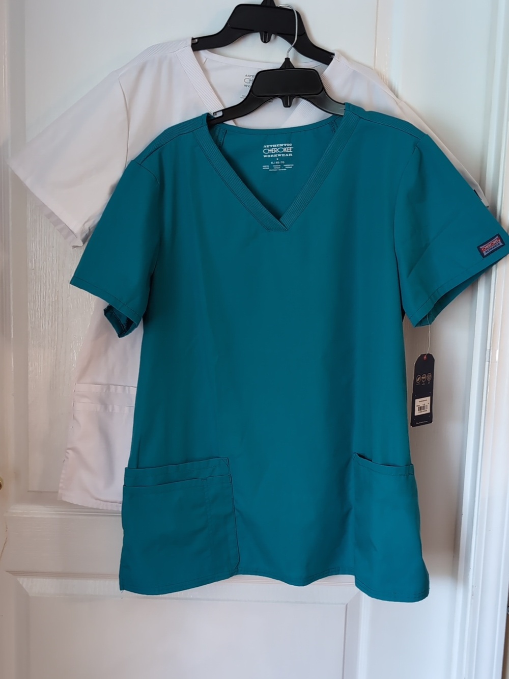 Cherokee Flex Sides Nursing Medical Scrubs. Set Of 2. White & Teal. Size XL. NWT
